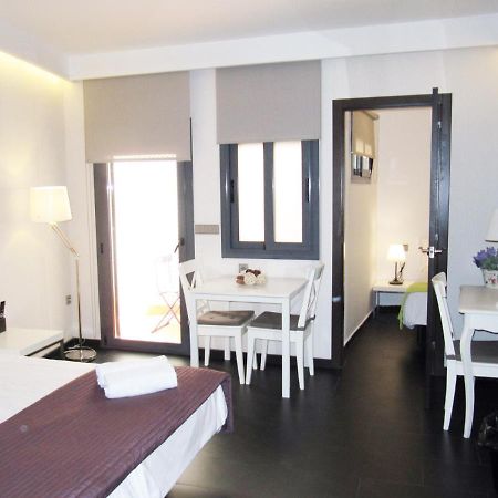 Barcelona Fifteen Central Aparthotel Esterno foto