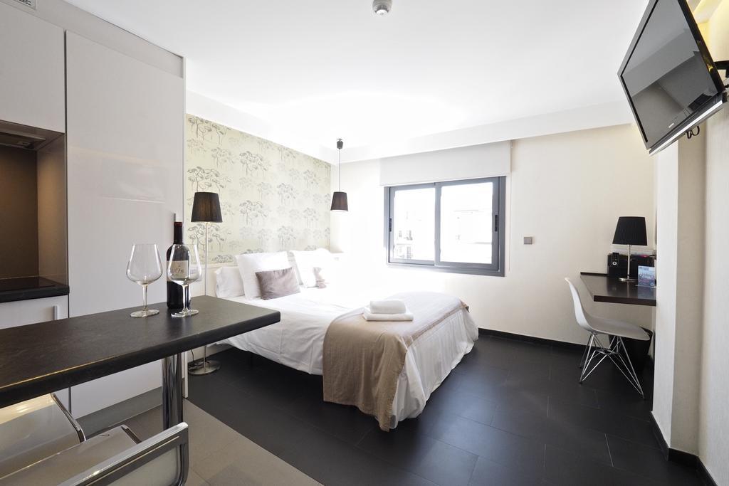 Barcelona Fifteen Central Aparthotel Esterno foto