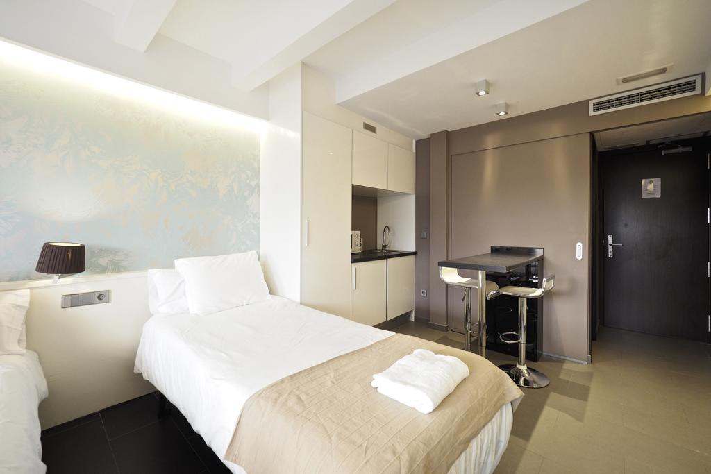 Barcelona Fifteen Central Aparthotel Esterno foto